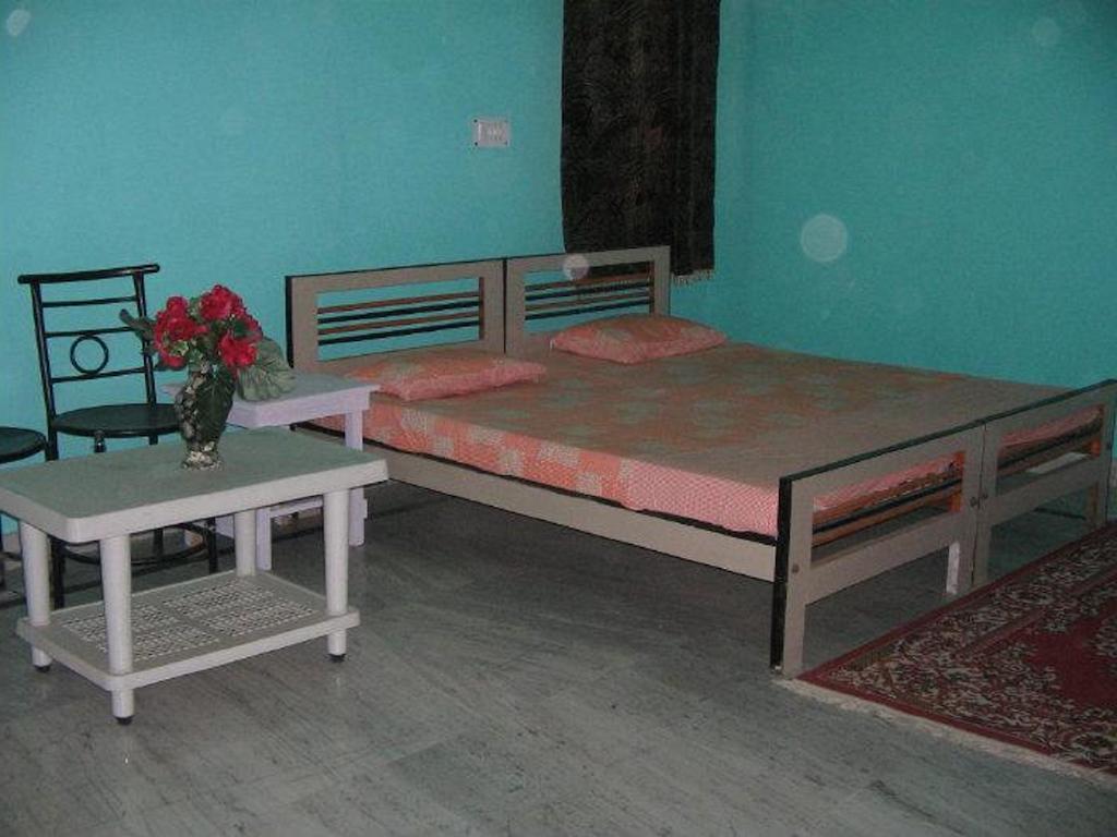 Balaji Guest House - Home Stay Greater Noida Bilik gambar